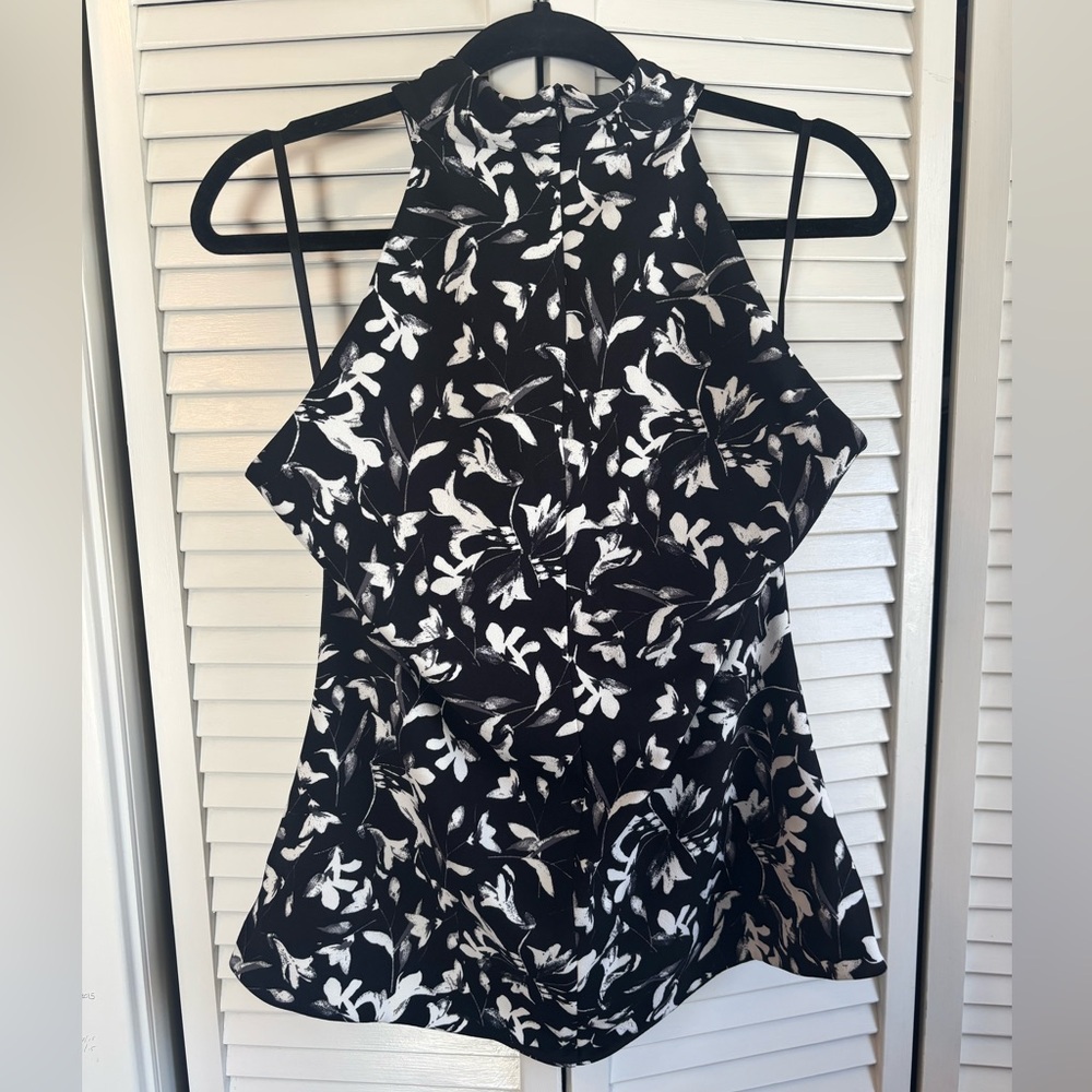 White House black market sleeveless top, size XL